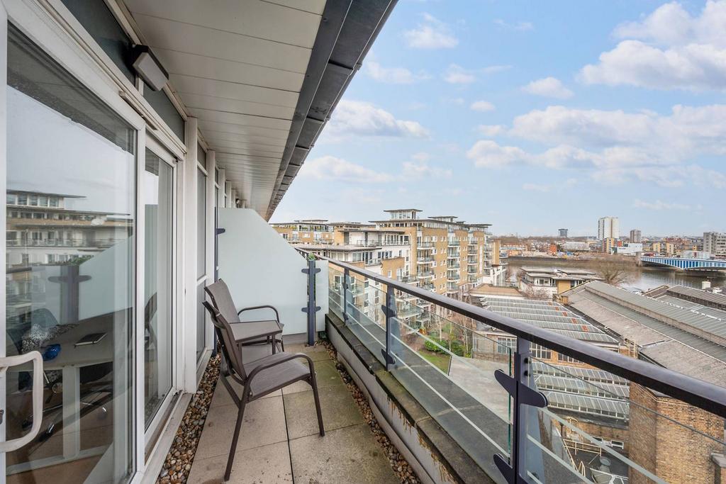 Smugglers Way, Wandsworth, London, SW18 2 bed flat for sale £600,000