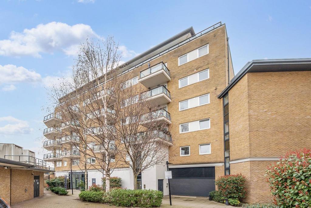 Smugglers Way, Wandsworth, London, SW18 2 bed flat for sale £650,000