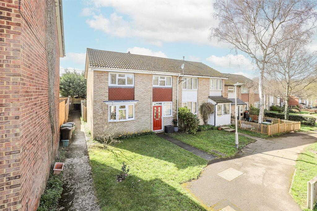 Hobart Walk, St. Albans, Hertfordshire, AL3 2 bed end of terrace house