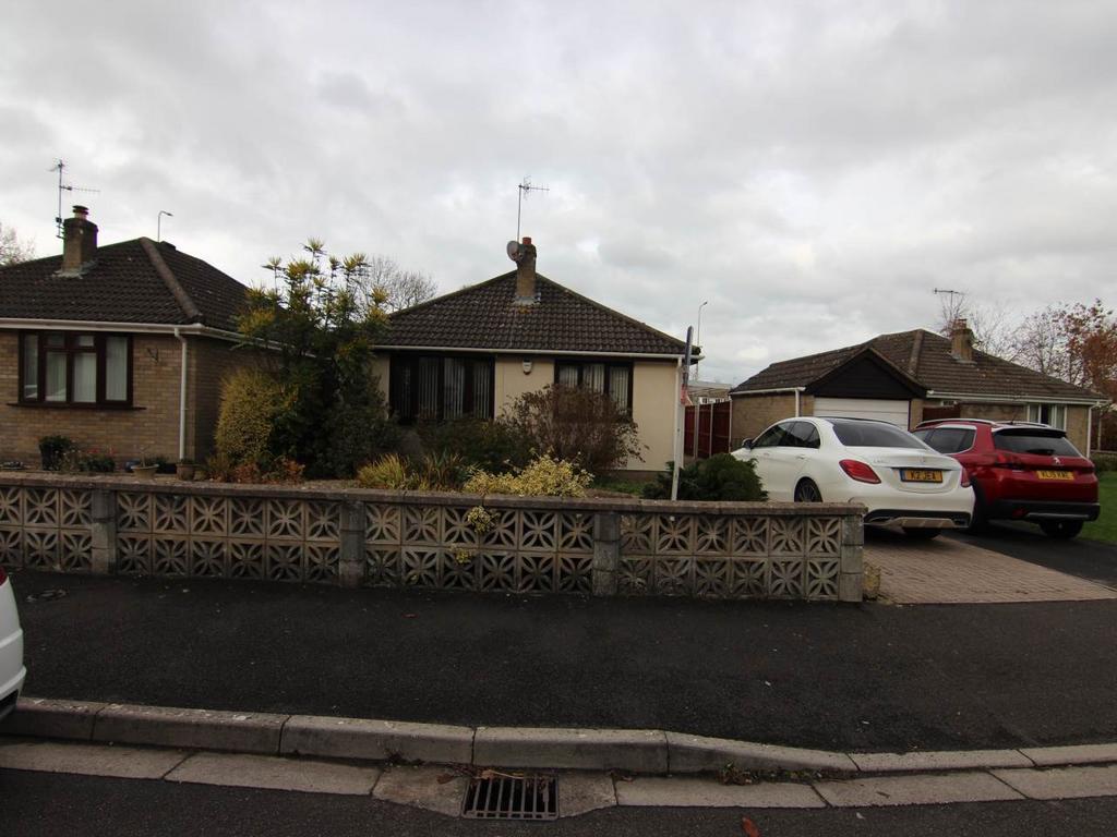 Beechmount Close, WestonsuperMare... 2 bed bungalow £950 pcm (£219 pw)