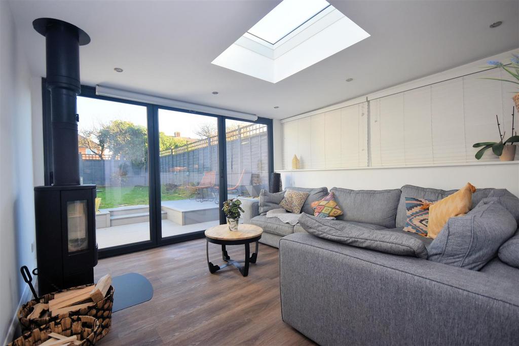 Carrington Crescent, Wendover HP22 3 bed semidetached house for sale