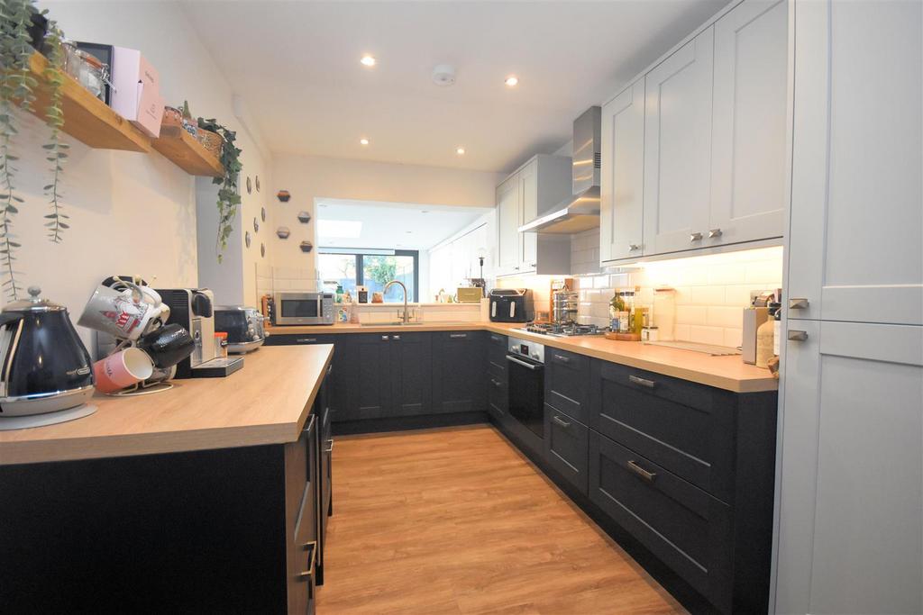 Carrington Crescent, Wendover HP22 3 bed semidetached house for sale