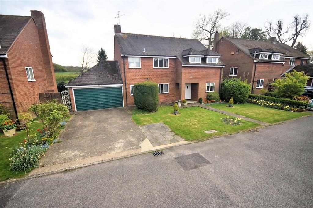 Bridleway, Weston Turville HP22 4 bed detached house £825,000