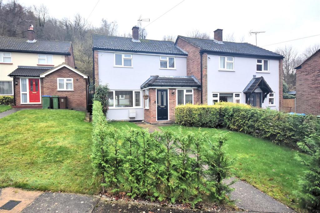 Halton Wood Road, Wendover HP22 3 bed semidetached house £399,950