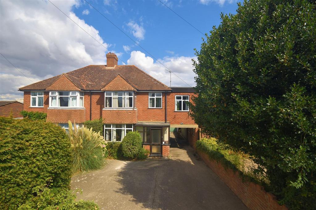 New Road, Weston Turville HP22 4 bed semidetached house £515,000