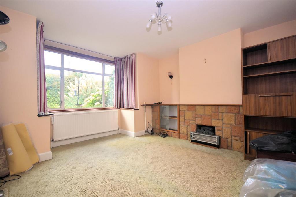 New Road, Weston Turville HP22 4 bed semidetached house £515,000