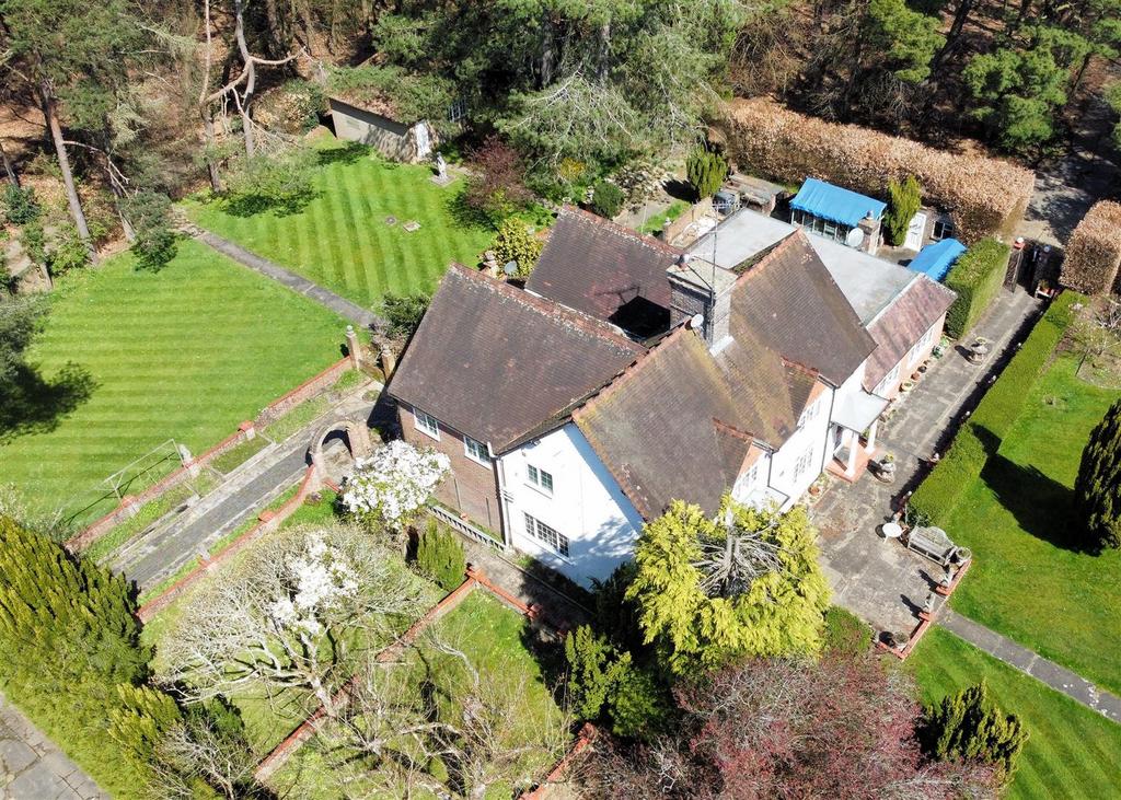 Hale Lane, Wendover HP22 4 bed detached house for sale £1,750,000