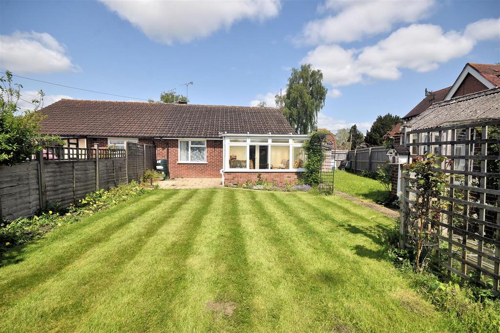 Main Street, Weston Turville HP22 2 bed semidetached bungalow for sale