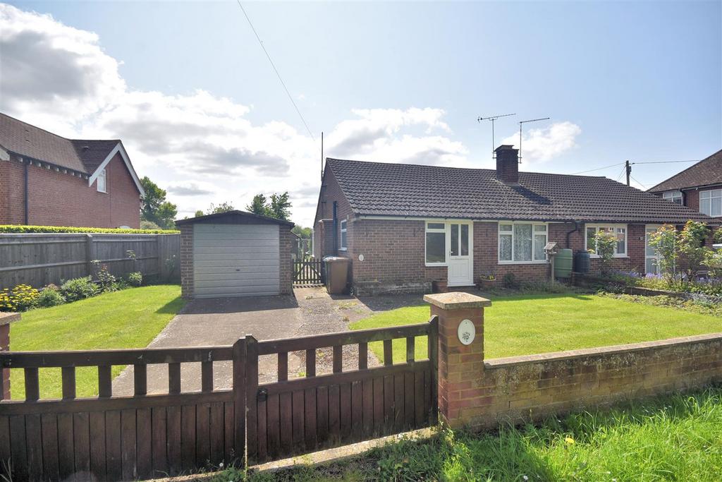 Main Street, Weston Turville HP22 2 bed semidetached bungalow for sale