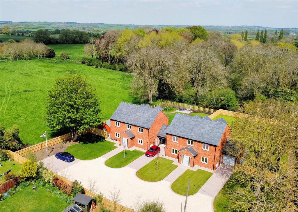 Aylesbury Road, Bierton HP22 5 bed detached house for sale £975,000