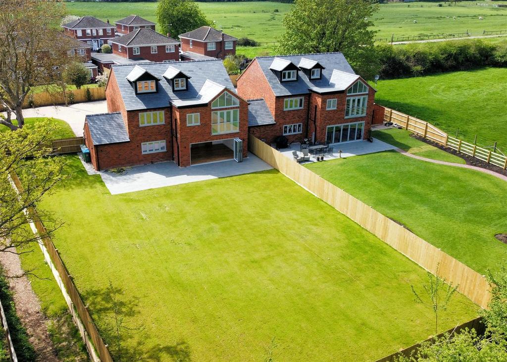 Aylesbury Road, Bierton HP22 5 bed detached house for sale £975,000