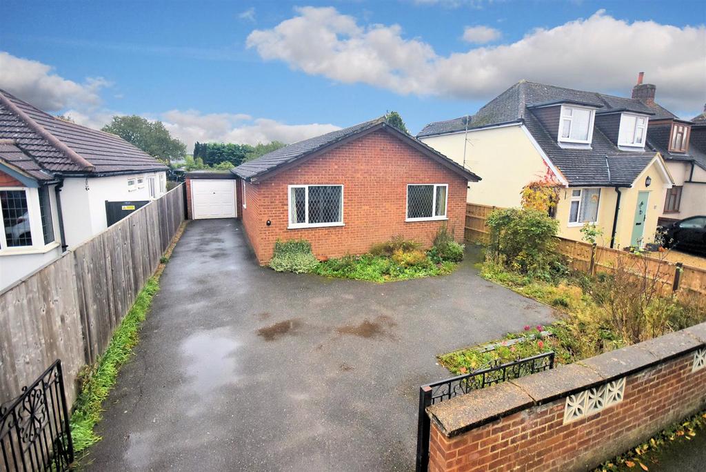 Weston Road, Aston Clinton HP22 3 bed detached bungalow £500,000