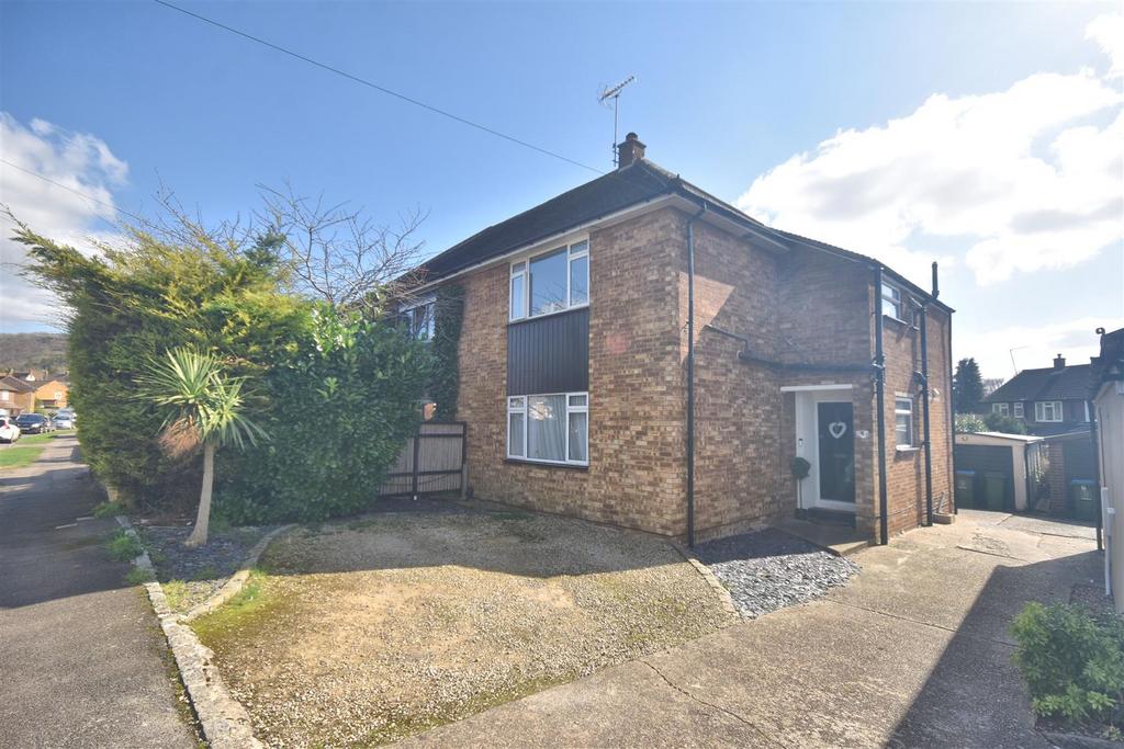 Manor Road, Wendover HP22 3 bed semidetached house £480,000