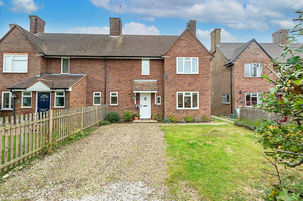 New Road, Weston Turville HP22 3 bed semidetached house £499,000
