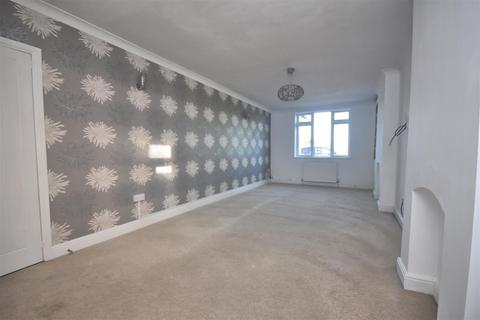 4 bedroom chalet to rent, Wendover Road, Stoke Mandeville HP22
