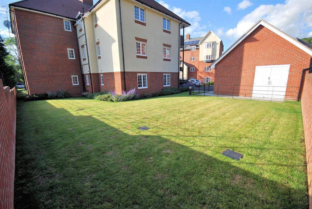 30 Scarlett Ave Com Garden.jpg