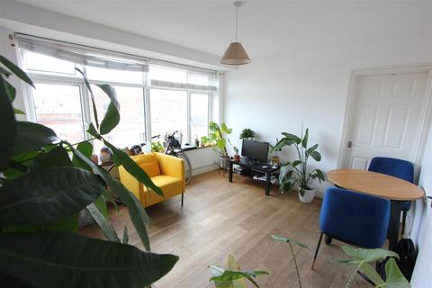 1 bedroom flat for sale - High Street, London