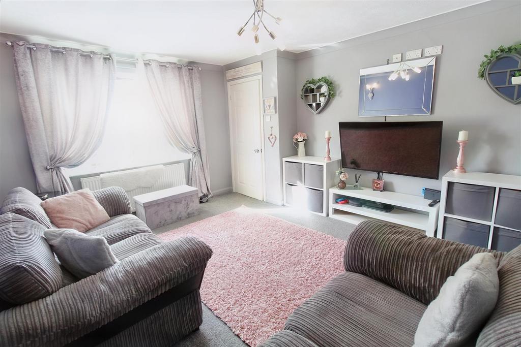St. Andrews Drive, Darton, Barnsley S75 5LX 4 bed semidetached house