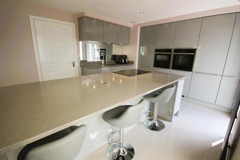 4 bedroom detached house for sale, Warwick Avenue, Cheadle