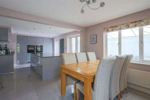 4 bedroom detached house for sale, Warwick Avenue, Cheadle