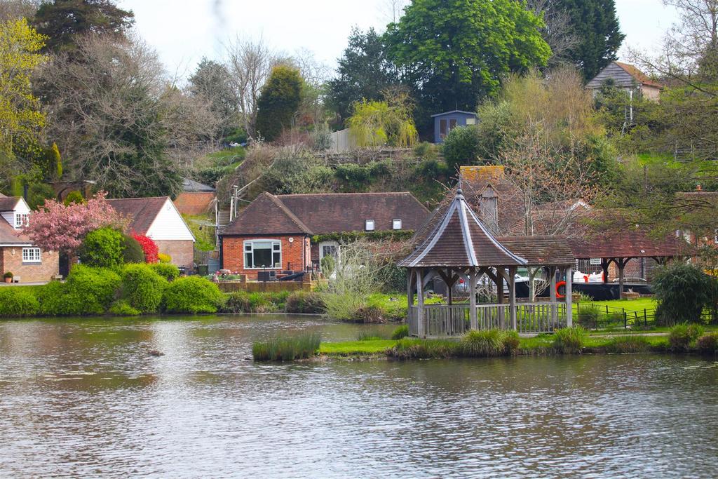 Powdermill Lane, Battle 3 bed detached house £675,000