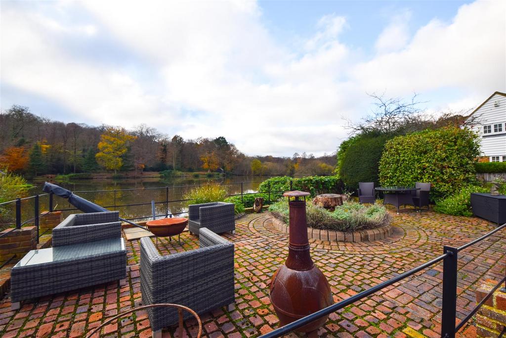 Powdermill Lane, Battle 3 bed detached house £675,000