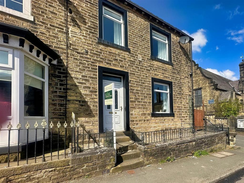 Stainland Road, Holywell Green 2 bed end of terrace house for sale £