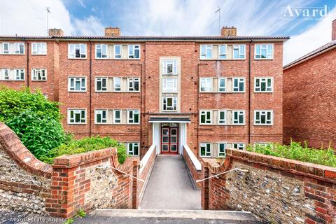 2 bedroom flat to rent, Grovesnor Court, Varndean Road, Brighton BN1