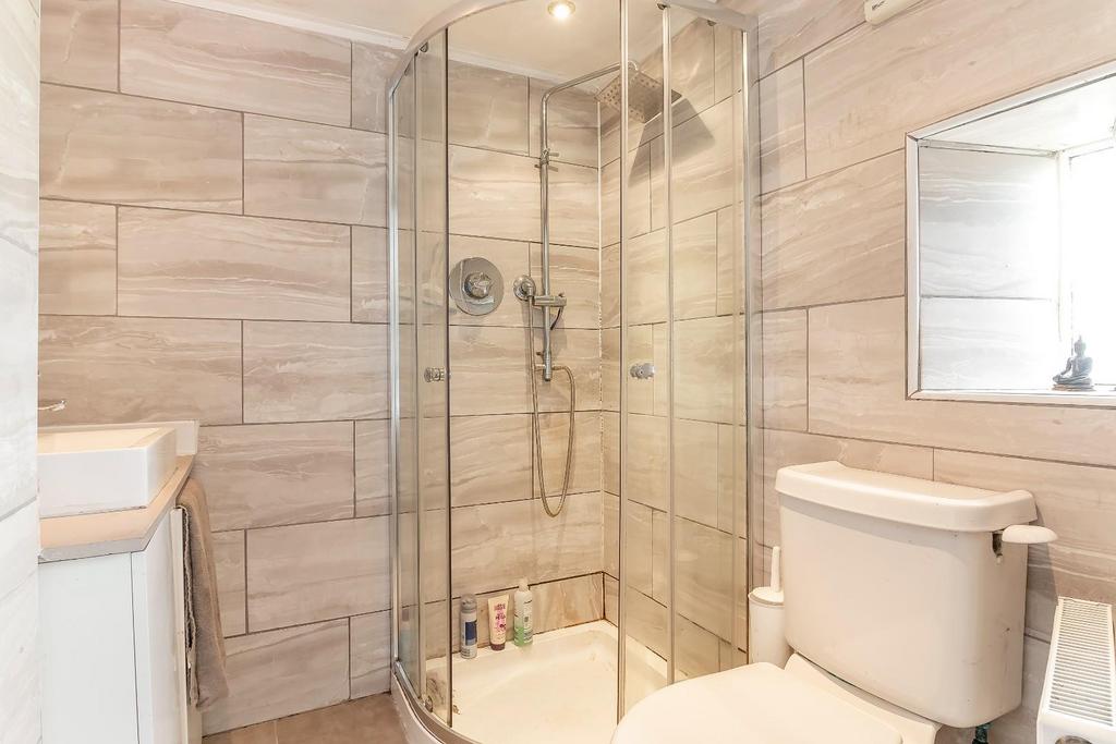 Master Bedroom Ensuite.jpg