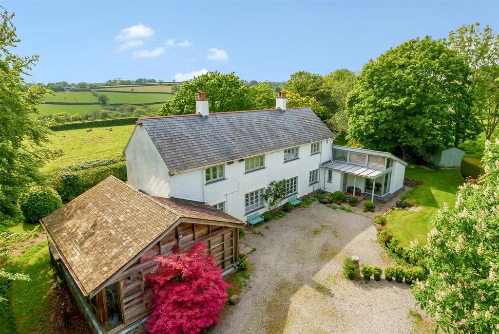 Lamerton 6 bed detached house for sale £950,000