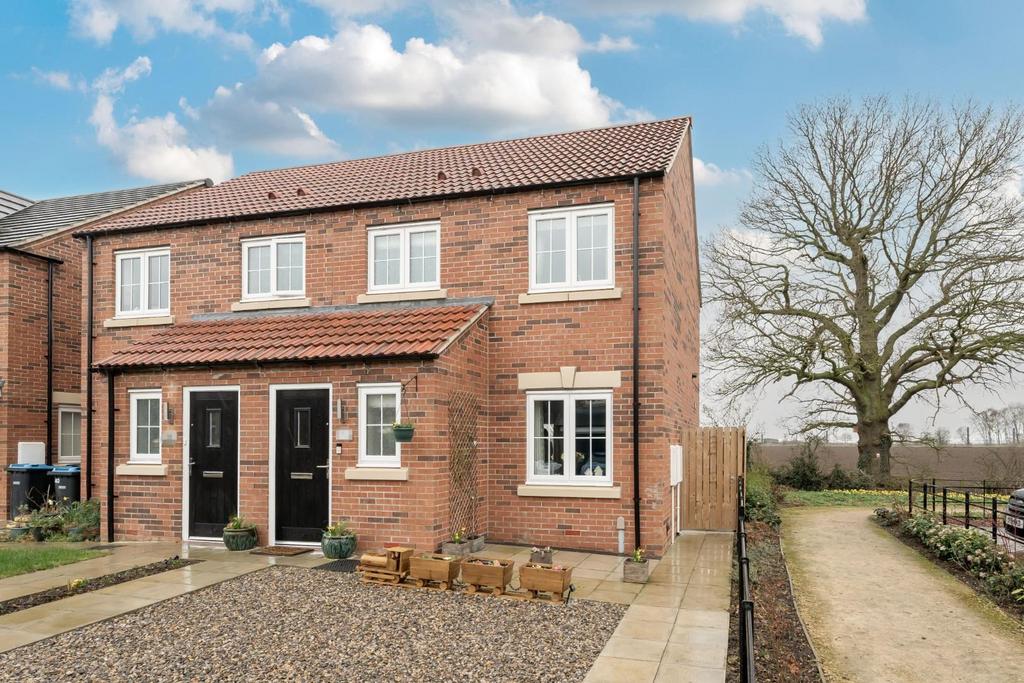 Olivette Crescent, Thirsk 2 bed semidetached house £225,000