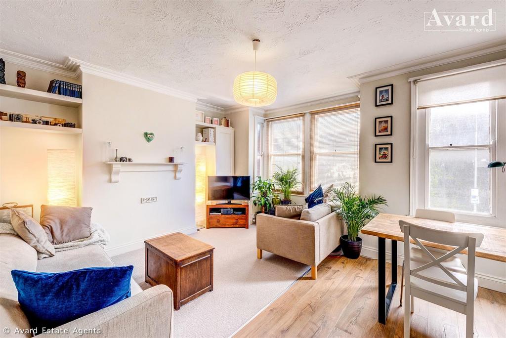 Dyke Road Drive, Brighton BN1 2 bed apartment £350,000