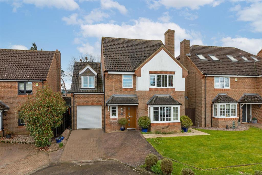 Bramley Close, Shefford 4 bed detached house for sale £695,000