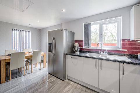 3 Oaklands, Wombourne, Wolverhampton, WV5 0AJ