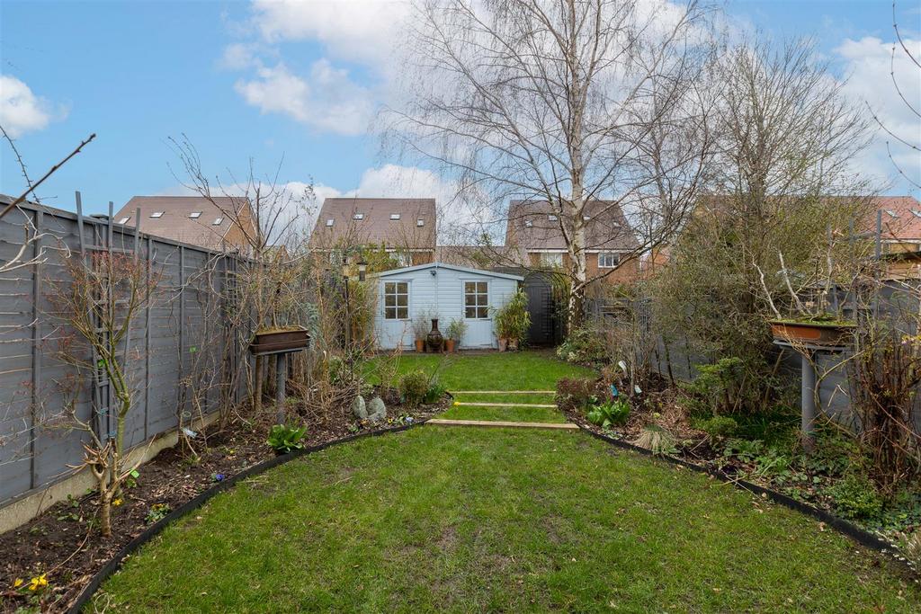 Silver Birch Avenue, Stotfold, Herts... 3 bed terraced house £385,000