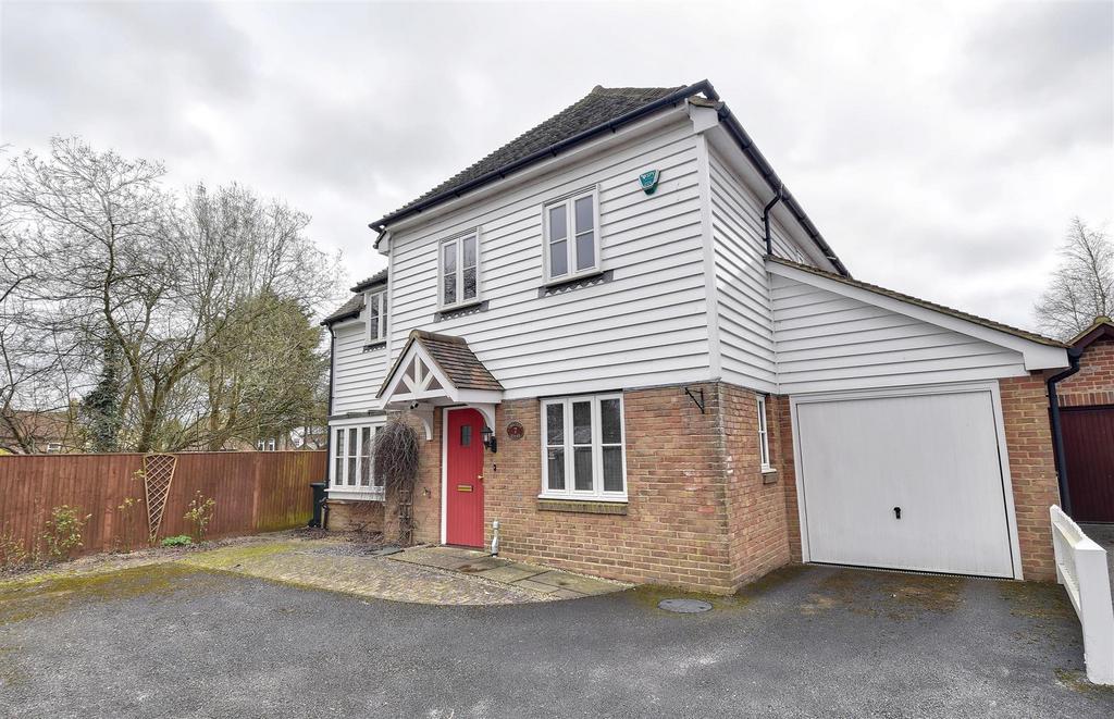 Woodgates Close, High Halden 4 bed detached house for sale £650,000