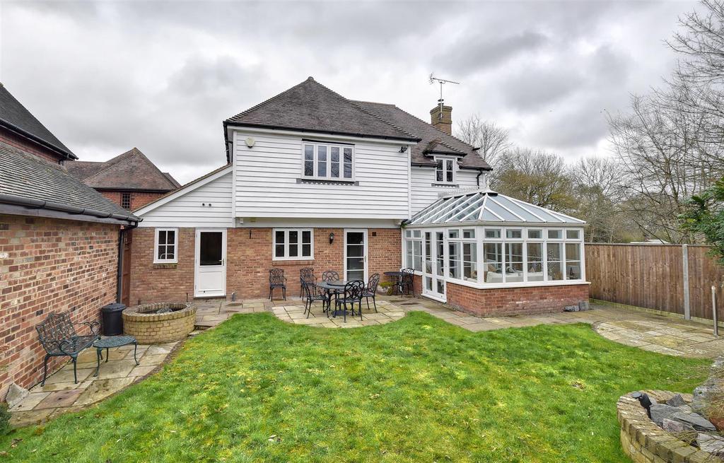 Woodgates Close, High Halden 4 bed detached house for sale £650,000