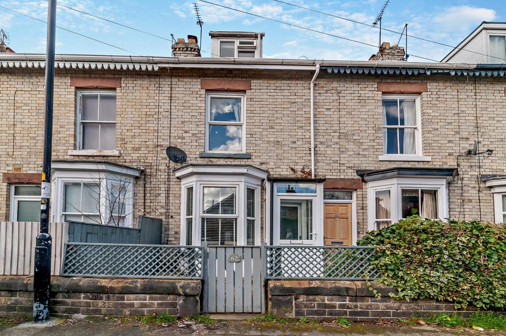 Chatsworth Place, Harrogate, HG1 5HR 3 bed terraced house for sale £