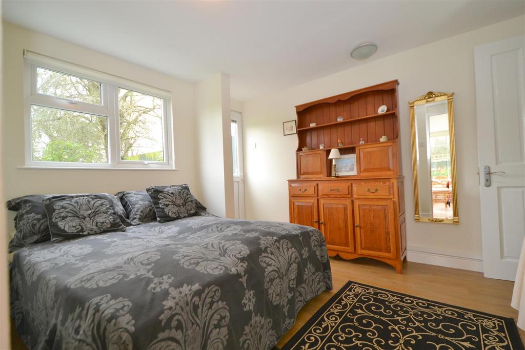 Bed4.JPG