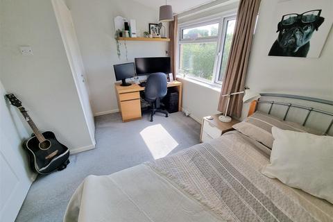 10 Hazel Mead, Epsom, KT17 1PW