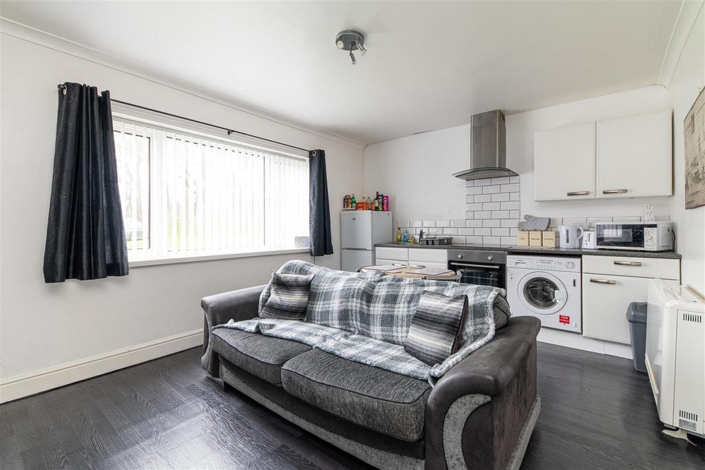 Avalon Drive, South West Denton... 2 bed flat £80,000