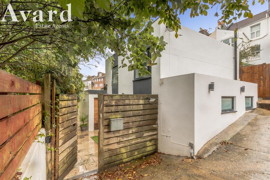Roundhill Crescent, Brighton BN2 4 bed detached house £850,000