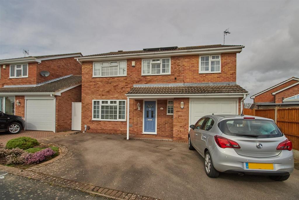 Portland Drive, Hinckley 4 bed detached house for sale £400,000