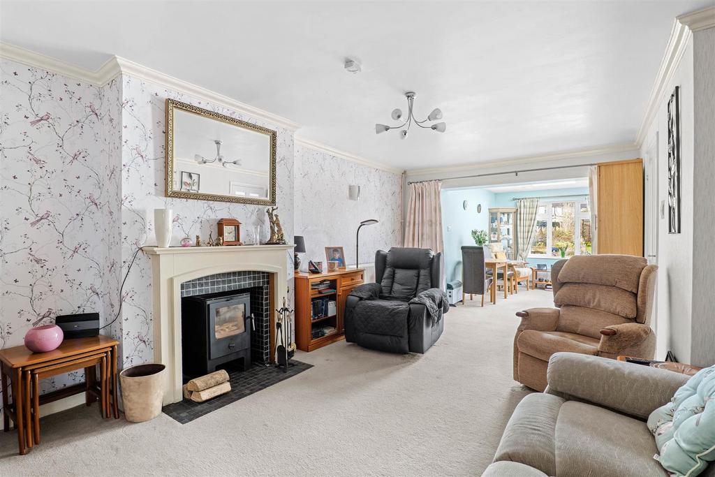 Stanwell Close, Middleton Cheney, Banbury 3 bed semidetached bungalow