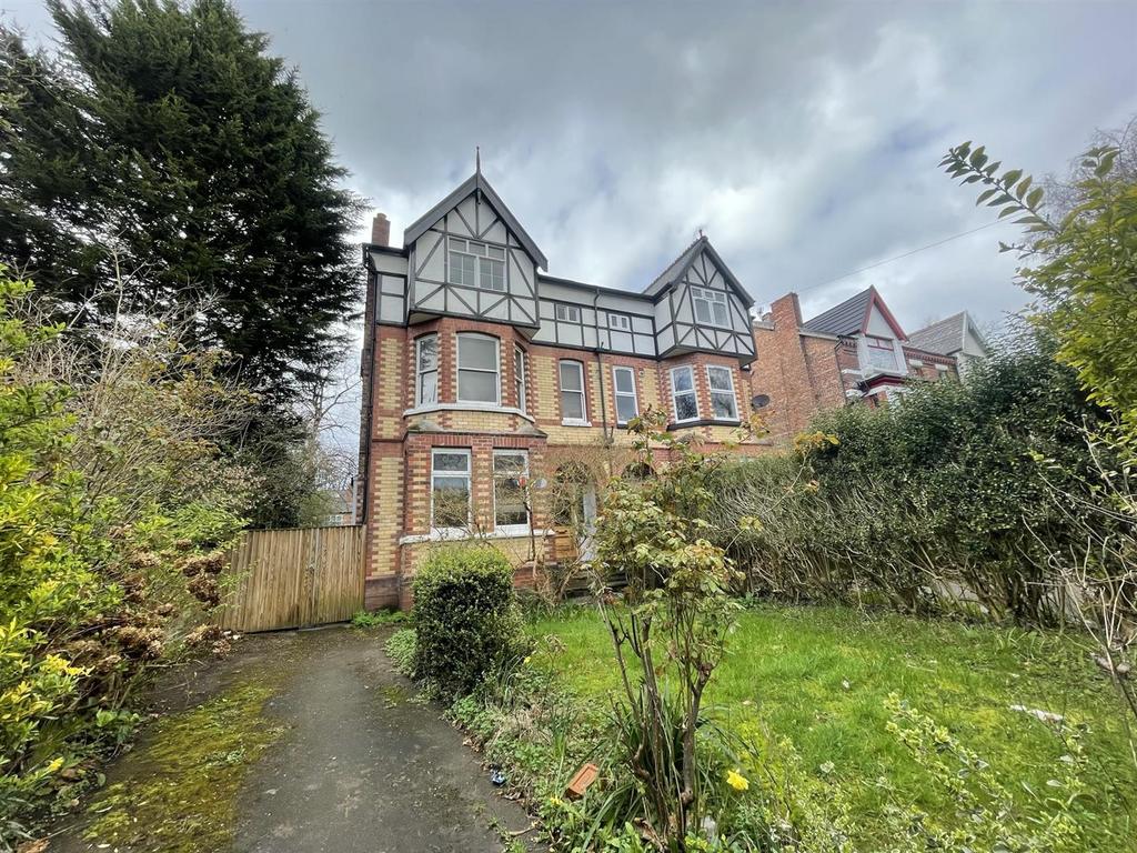 Wood Road, Whalley Range, Manchester 5 bed semidetached house £2,400