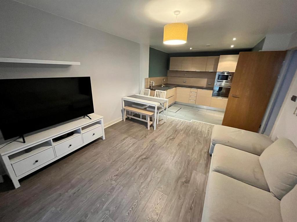 Barton Place, Hornbeam Way, Manchester 2 bed flat £1,150 pcm (£265 pw)