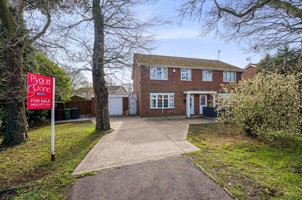 Birchwood Avenue, Lincoln, LN6 3 bed semidetached house for sale £