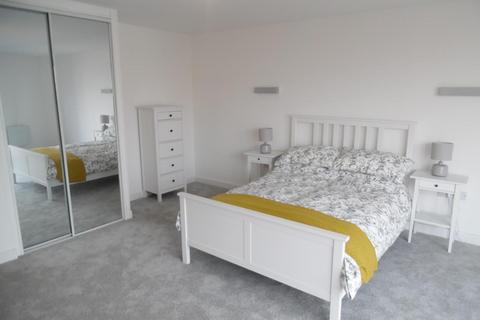 2 bedroom flat for sale, Royal Crescent Apartments, SO14