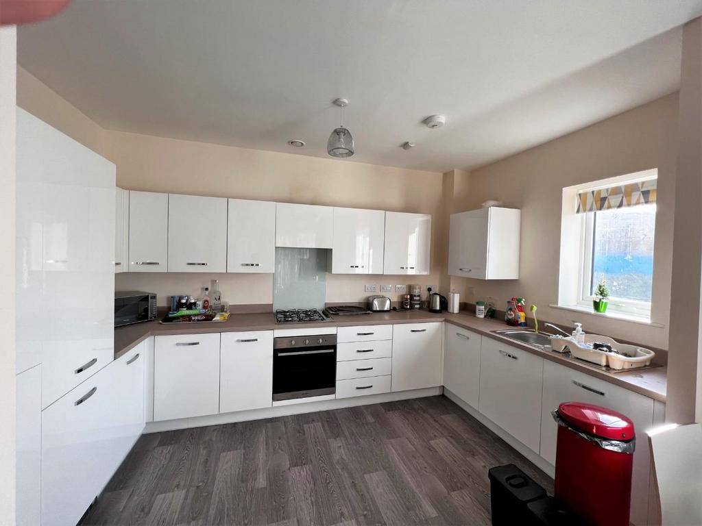 4. Kitchen.jpg