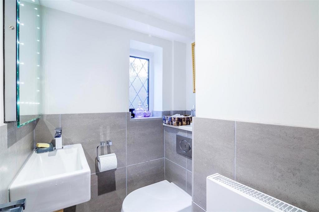 Staveley Road, W4 - FOR SALE